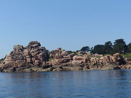 Les rochers vus depuis la mer