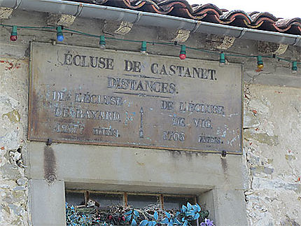 Canal du Midi, écluse (double) de Castanet, plaque de la maison éclusière