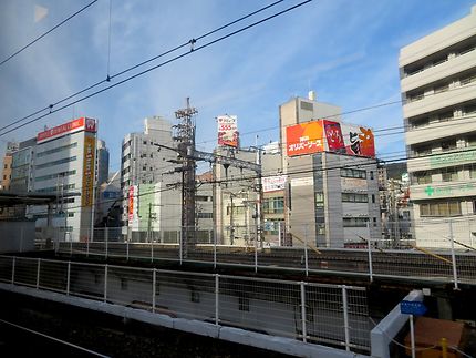 Banlieue d'Osaka. (vue d un train)