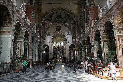 Intérieur de l'église San Giacomo Maggiore