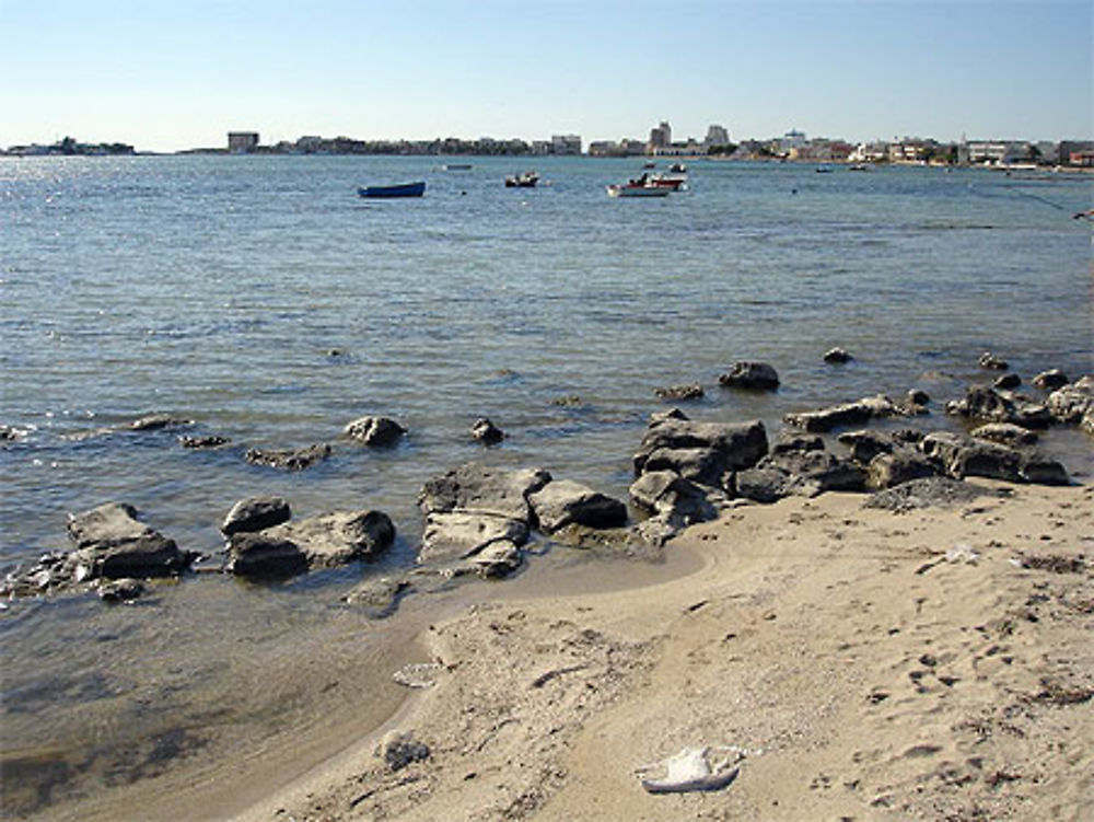 Le port de Porto Cesareo et ses belles plages