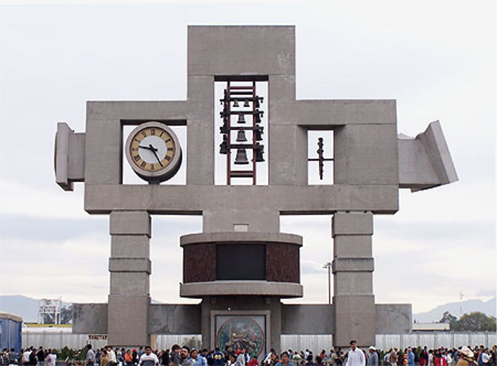 Horloge sur la plaza de las americas