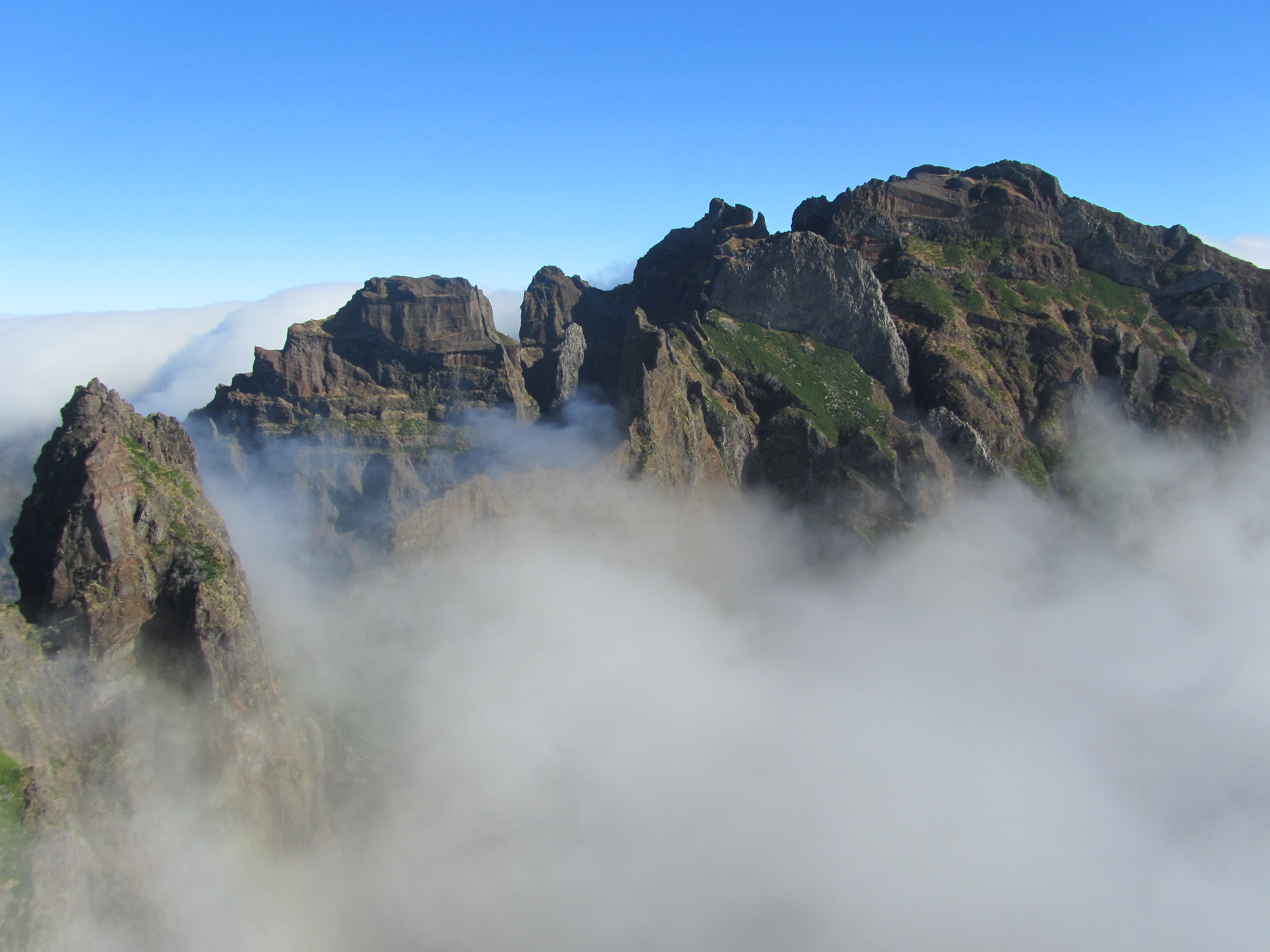 Au-dessus des nuages Au-dessus des nuages