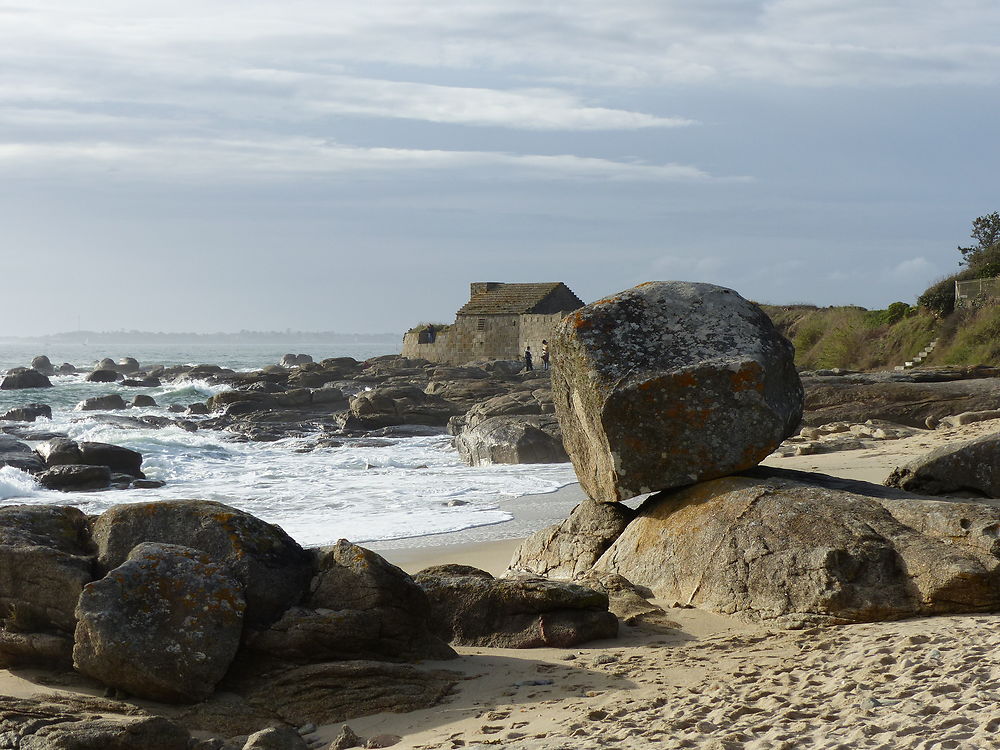 Un rocher sur la pointe de pied