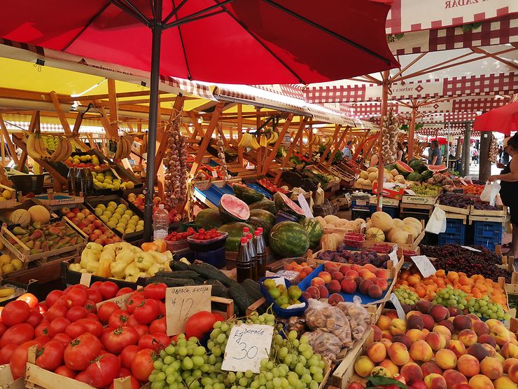 Marché flottant nocturne