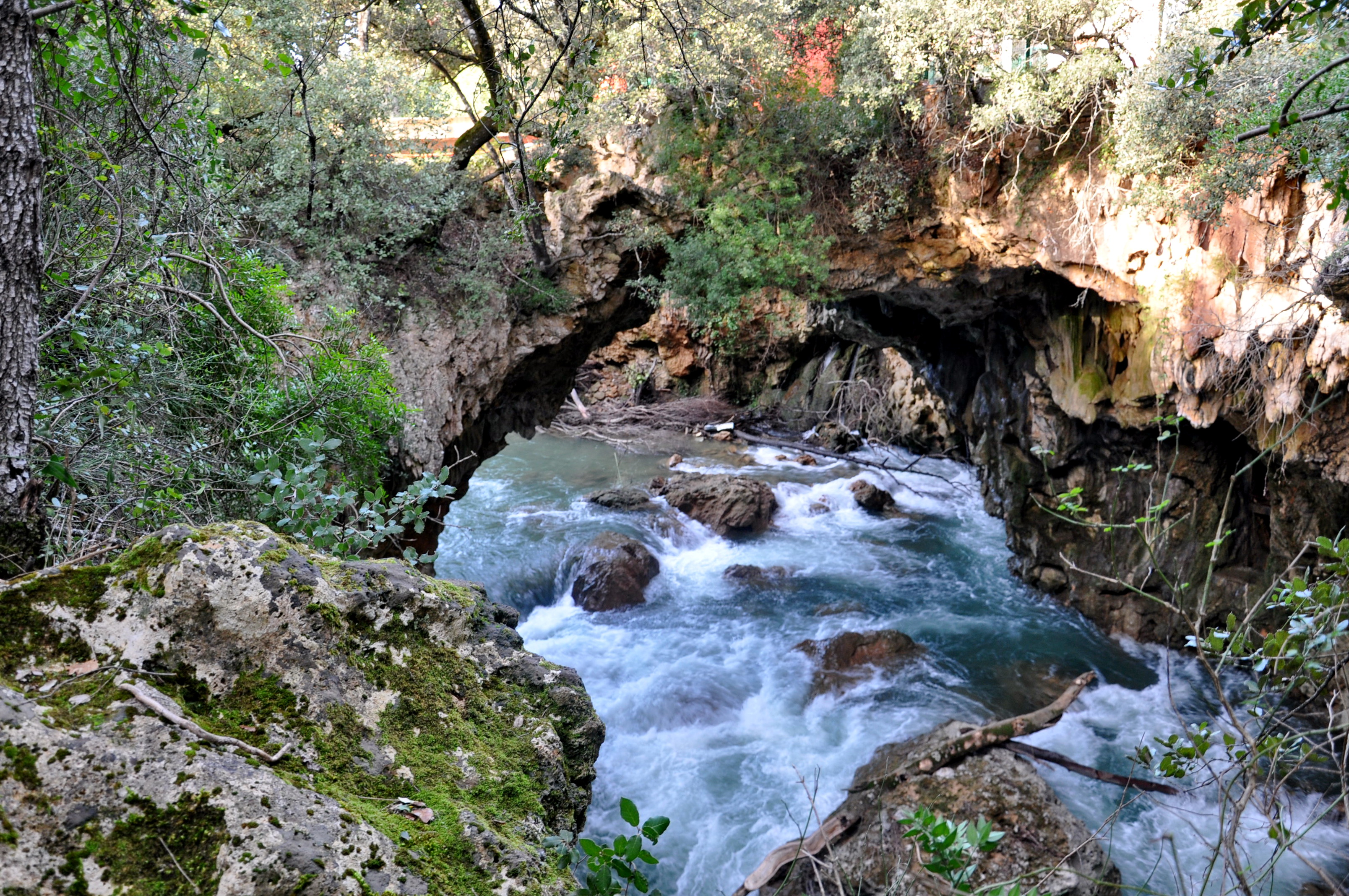 Pont naturel d'Entraygues Pont naturel d'Entraygues