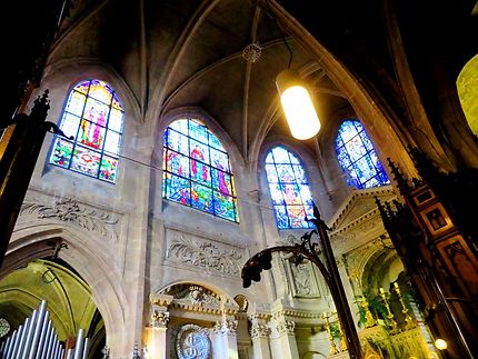 Transept et vitraux de l'Eglise Saint-Laurent