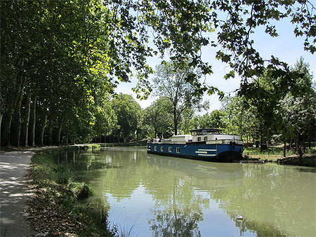 Canal du Midi, 4e bief (bief Bayard, 12 km 177), direction l'écluse de Castanet Canal du Midi, 4e bief (bief Bayard, 12 km 177), direction l'écluse de Castanet