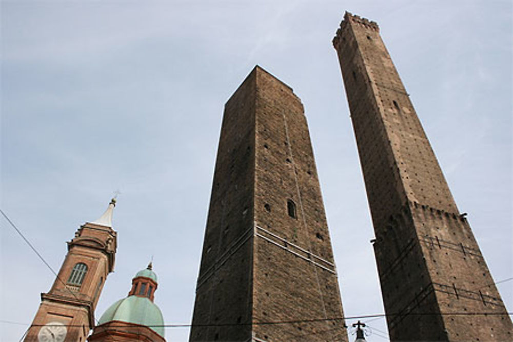 Tour Asinelli et tour Garisenda de Bologne