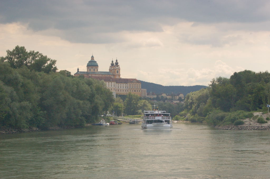 L'abbaye de Melk vue du Danube L'abbaye de Melk vue du Danube
