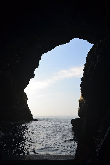 À l’intérieur des grotte de Morgat, Finistère
