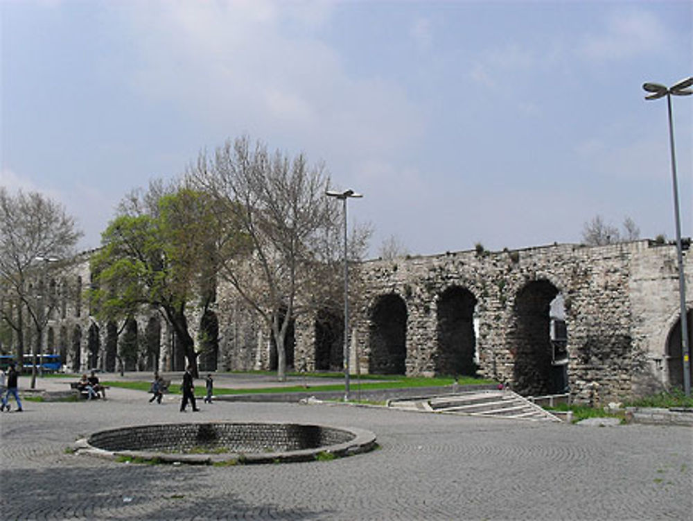 Aqueduc de Valens