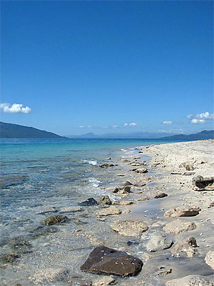 Bord de plage sur l'île de Tanikely, l'île aux tortues