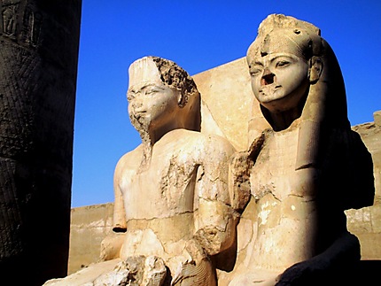 Ramses II et Nefertari 