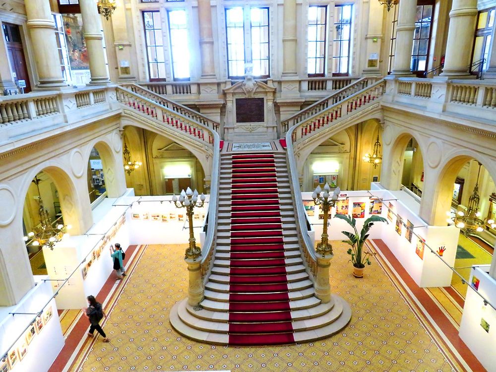 Le grand escalier de la Mairie du 10e arr.