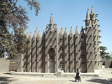 Mosquéele long du fleuve Niger