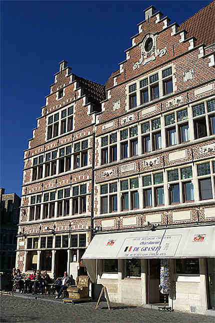 Terrasses et façades, quai aux Herbes, Gand, Belgique