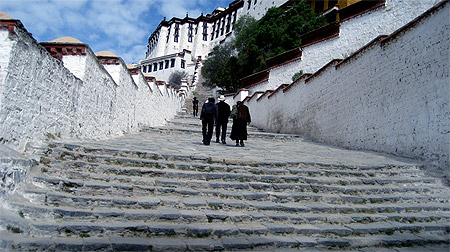 Montée vers l'entrée du Potala Montée vers l'entrée du Potala
