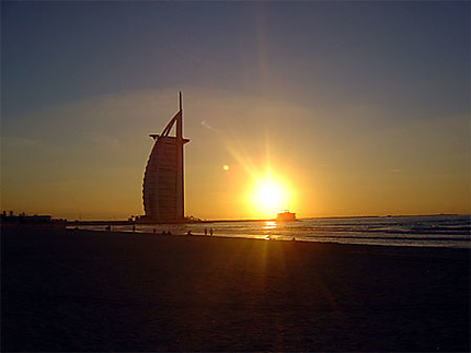 Coucher De Soleil Sur Le Burj Al Arab Coucher De Soleil