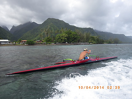 Piroguier presqu'île de Tahiti