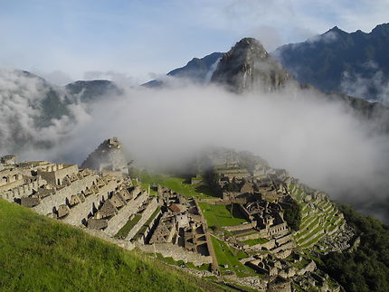 Nuages du matin sur le Machu Picchu