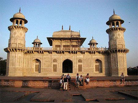 Mausolée d'Itimad-ud-Daulag dit le petit Taj Mausolée d'Itimad-ud-Daulag dit le petit Taj