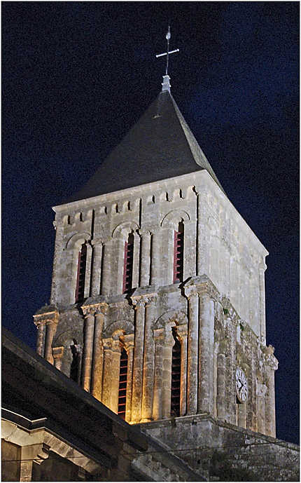 L'église de Saint Hilaire la nuit
