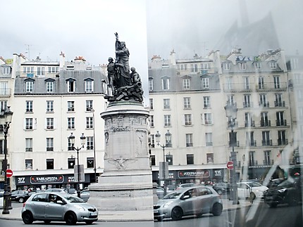 Place Clichy et son reflet