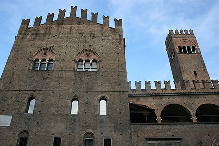Le palais du roi Enzo à Bologne