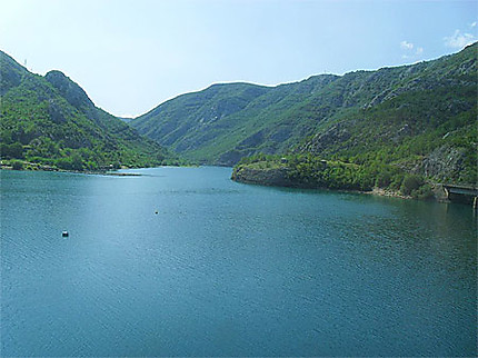Lac de retenue sur la Neretva