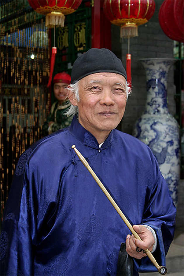 Chinois revêtant l'habit traditionnel : Portraits : Costume : Pékin ...