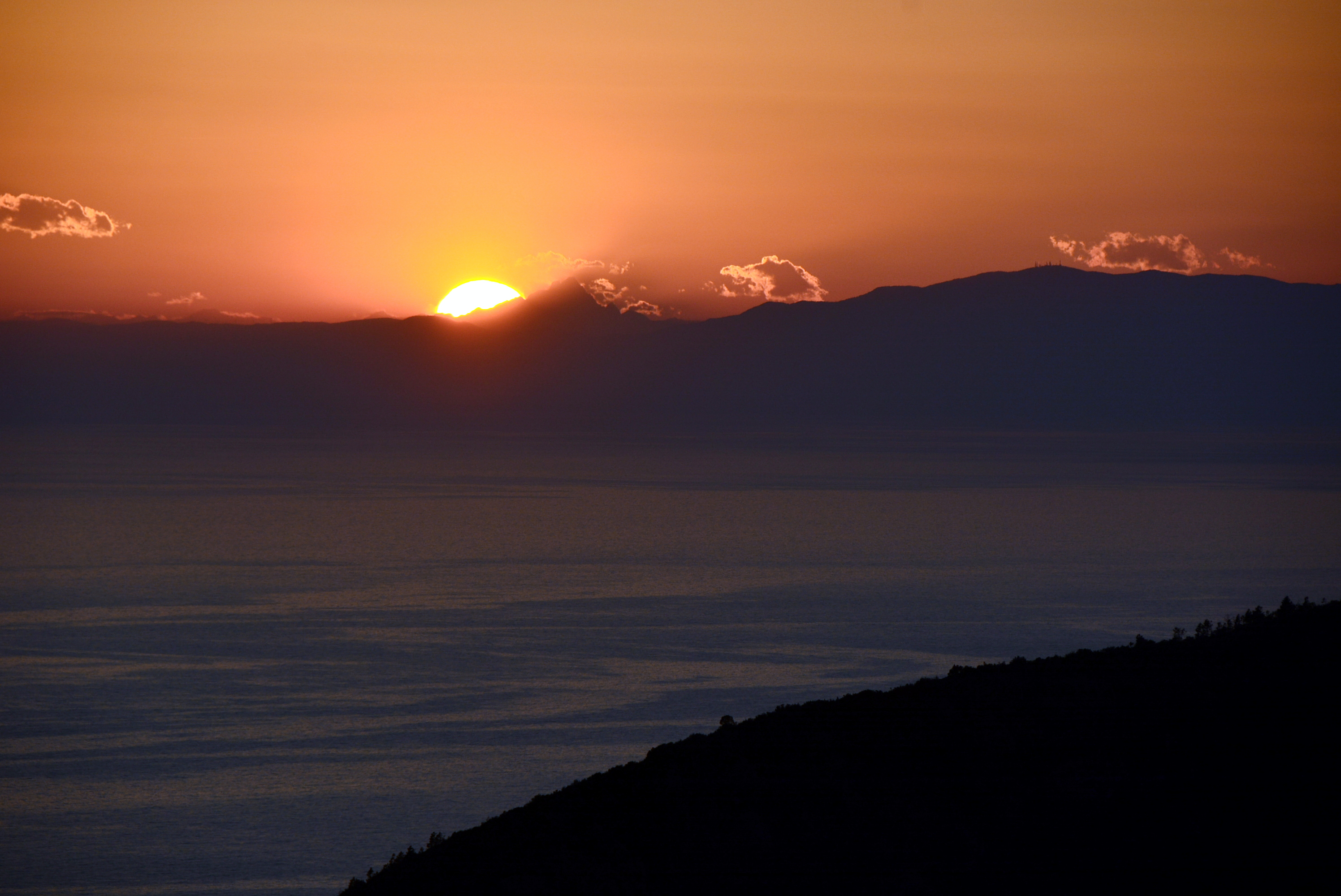 Couché de soleil sur le golfe de GENES Couché de soleil sur le golfe de GENES