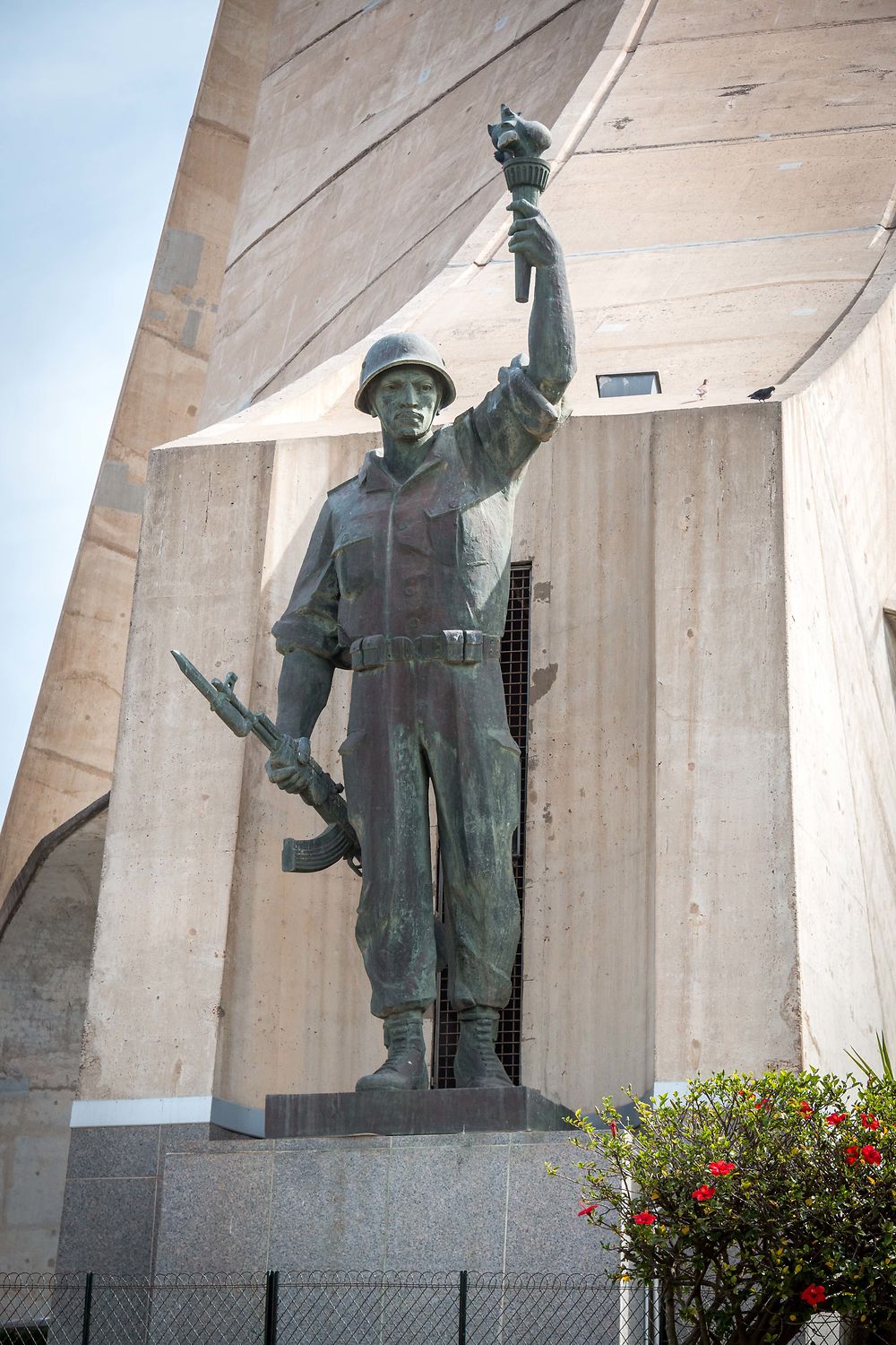 Alger - Maqam Echahid - Le soldat