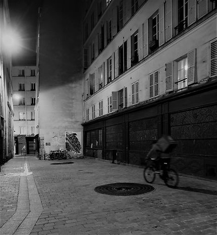Le livreur de pizza, Paris la nuit