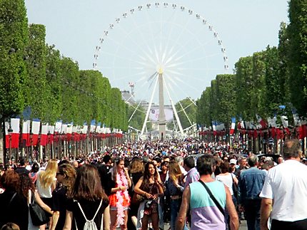 Les Champs Élysées aux piétons