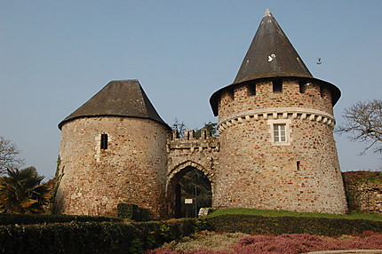 Tours du château de Champtoceaux