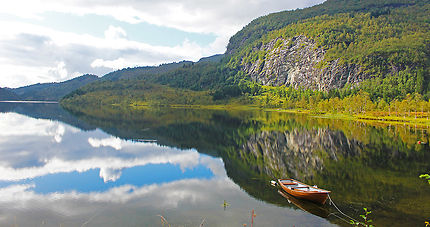Randonnée autour du lac Fitjadalen 