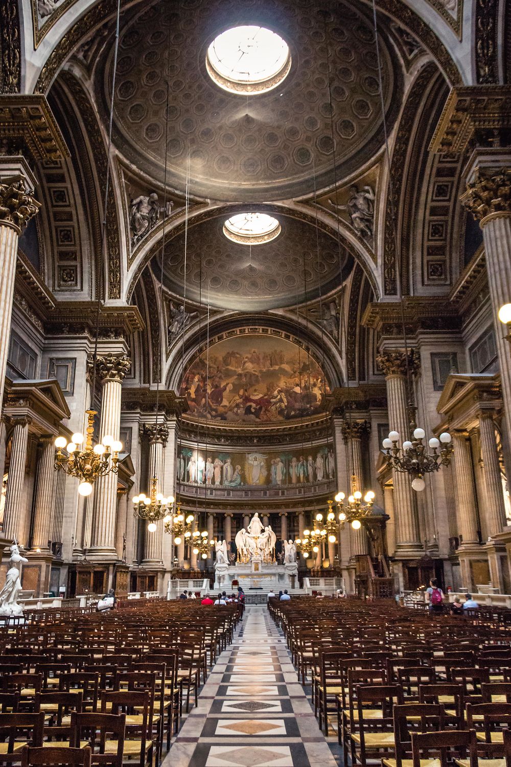 L'intérieur de l'Eglise de la Madeleine