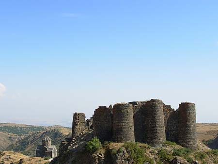 La forteresse et l'église d'Amberd (Xe siècle) La forteresse et l'église d'Amberd (Xe siècle)