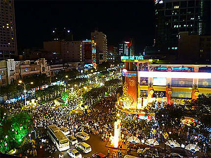 Hô-Chi-Minh le soir du nouvel an vietnamien