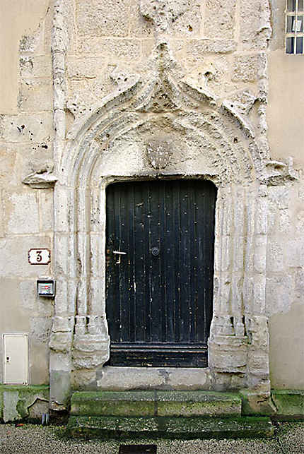 Vestiges d'une vieille entrée gothique