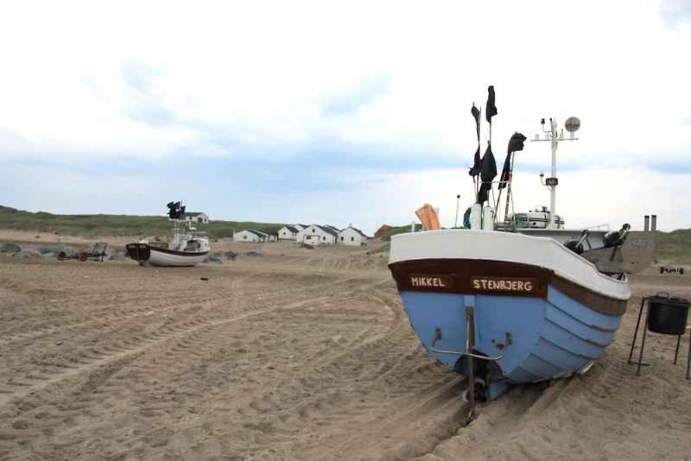 Bateau sur la plage de Stenbjerg