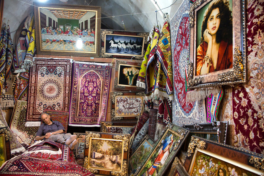 Sieste au Bazar de Shiraz