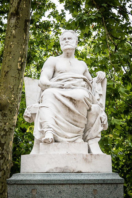 Besançon, statue de Victor Hugo par Just Becquet
