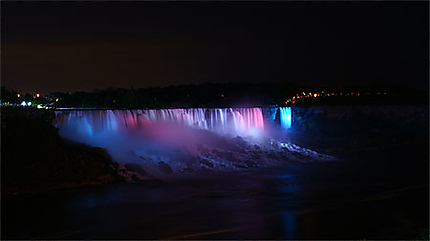 Les chutes du Niagara by night