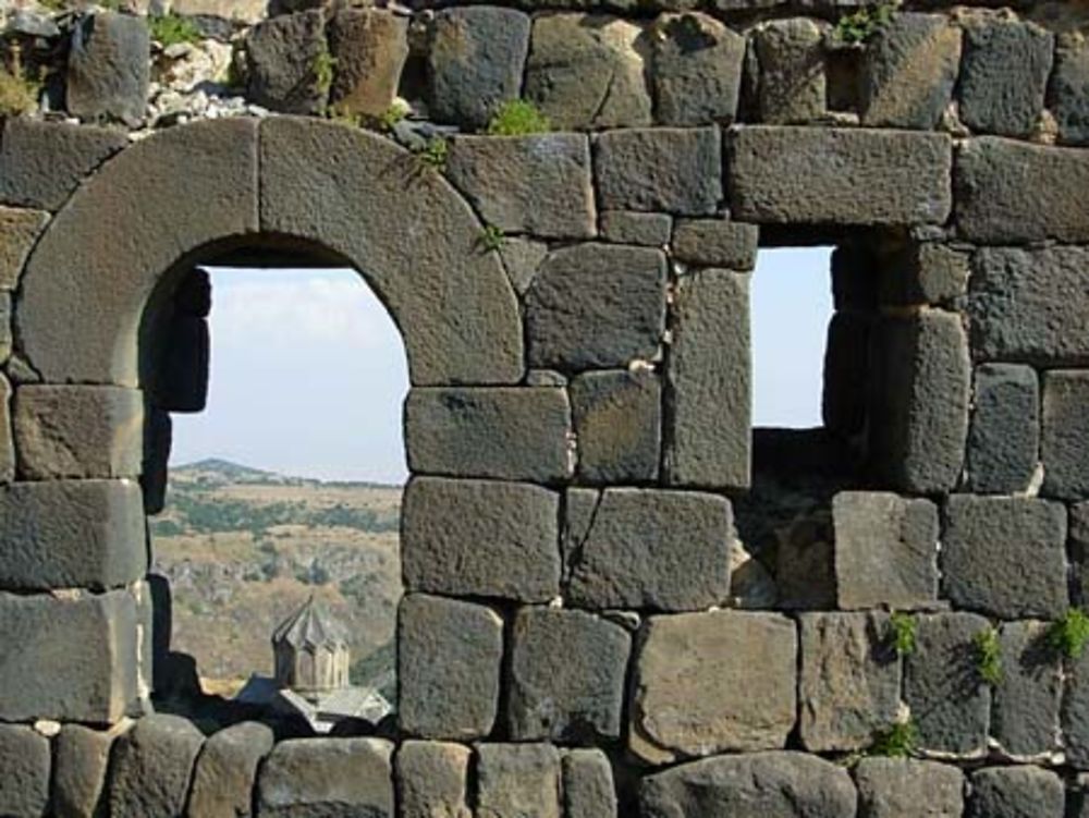 La forteresse et l'église d'Amberd (Xe siècle)