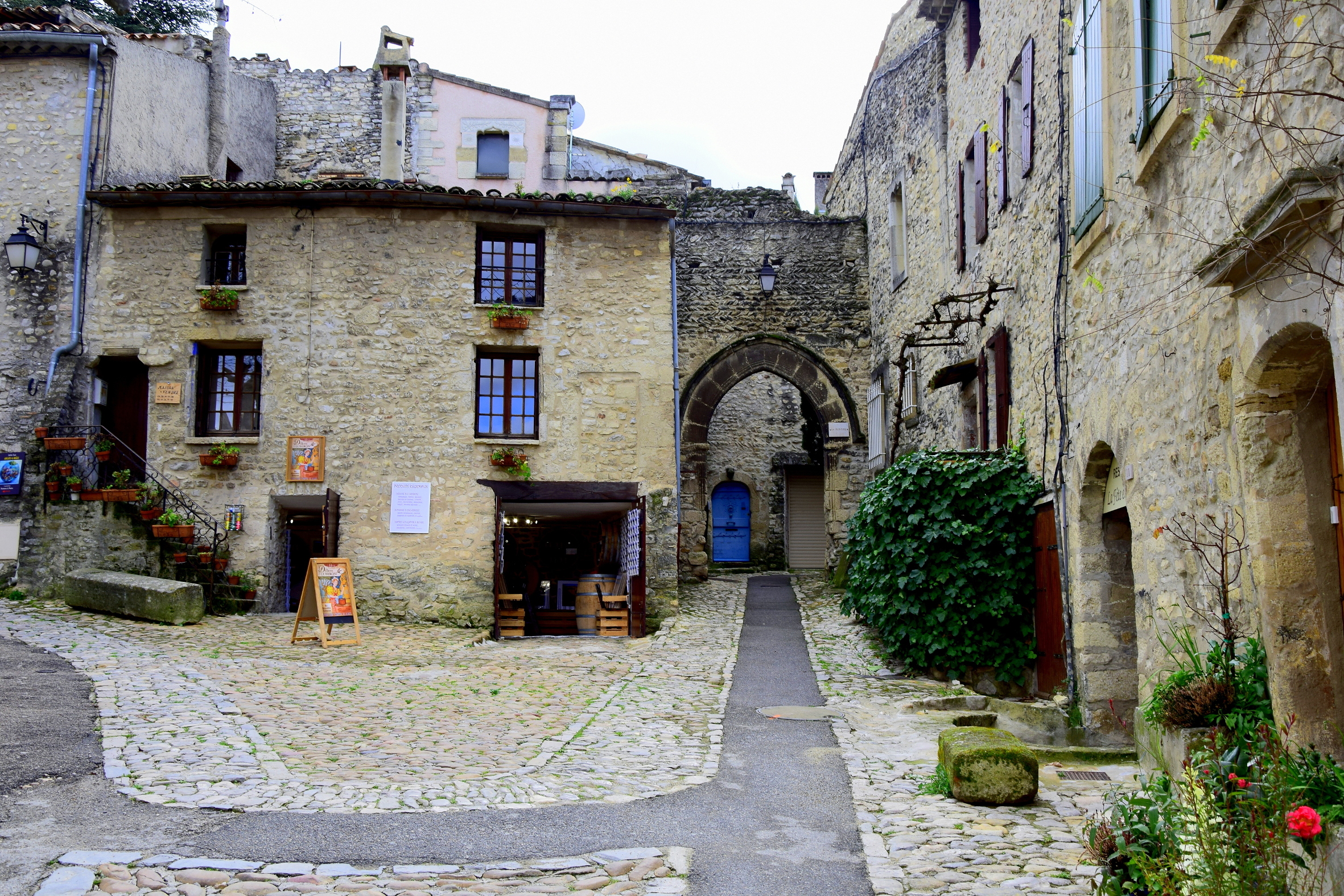 Vaison-la-Romaine : la haute ville Vaison-la-Romaine : la haute ville