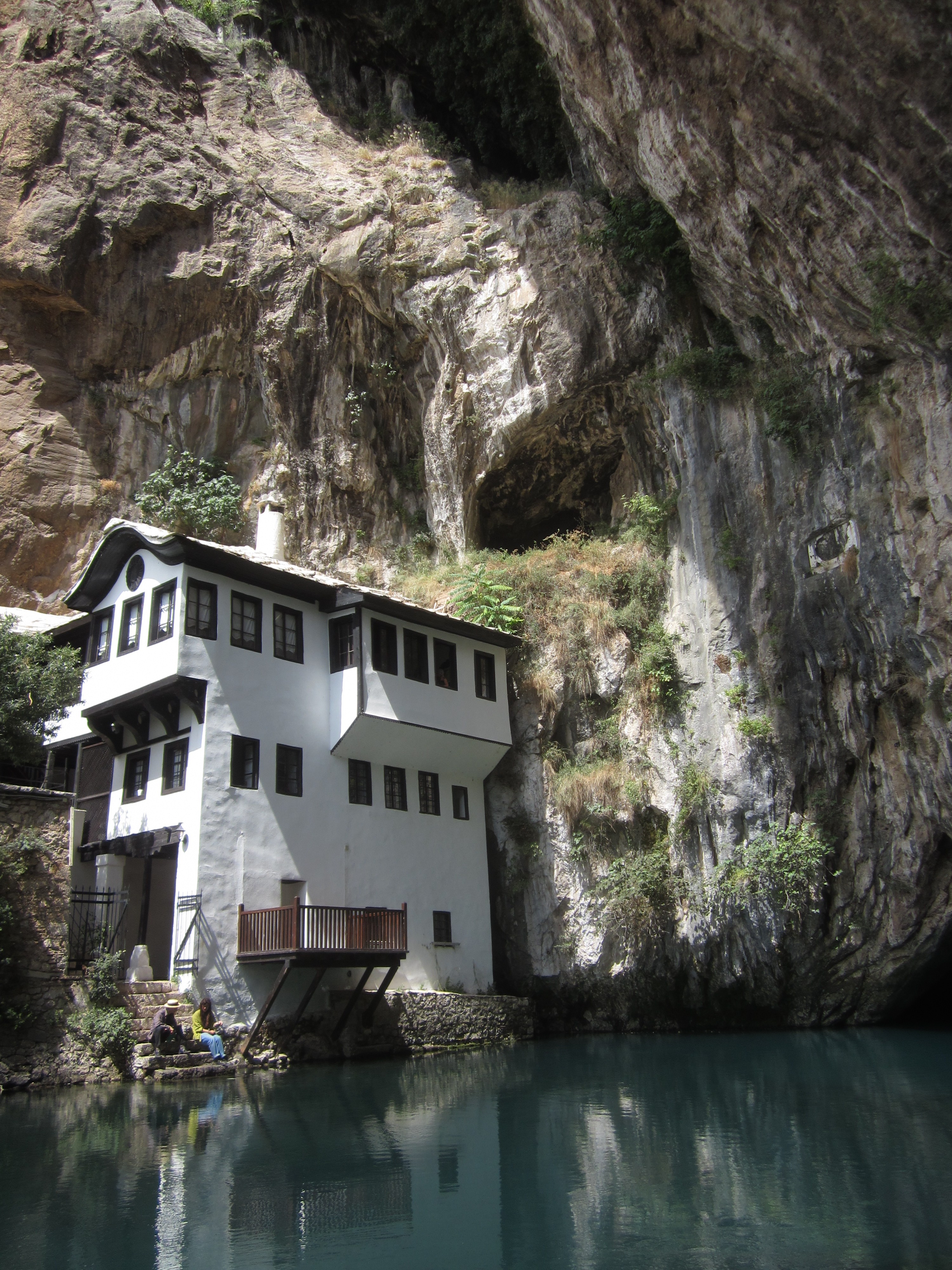 Tekke et source de la Buna Tekke et source de la Buna