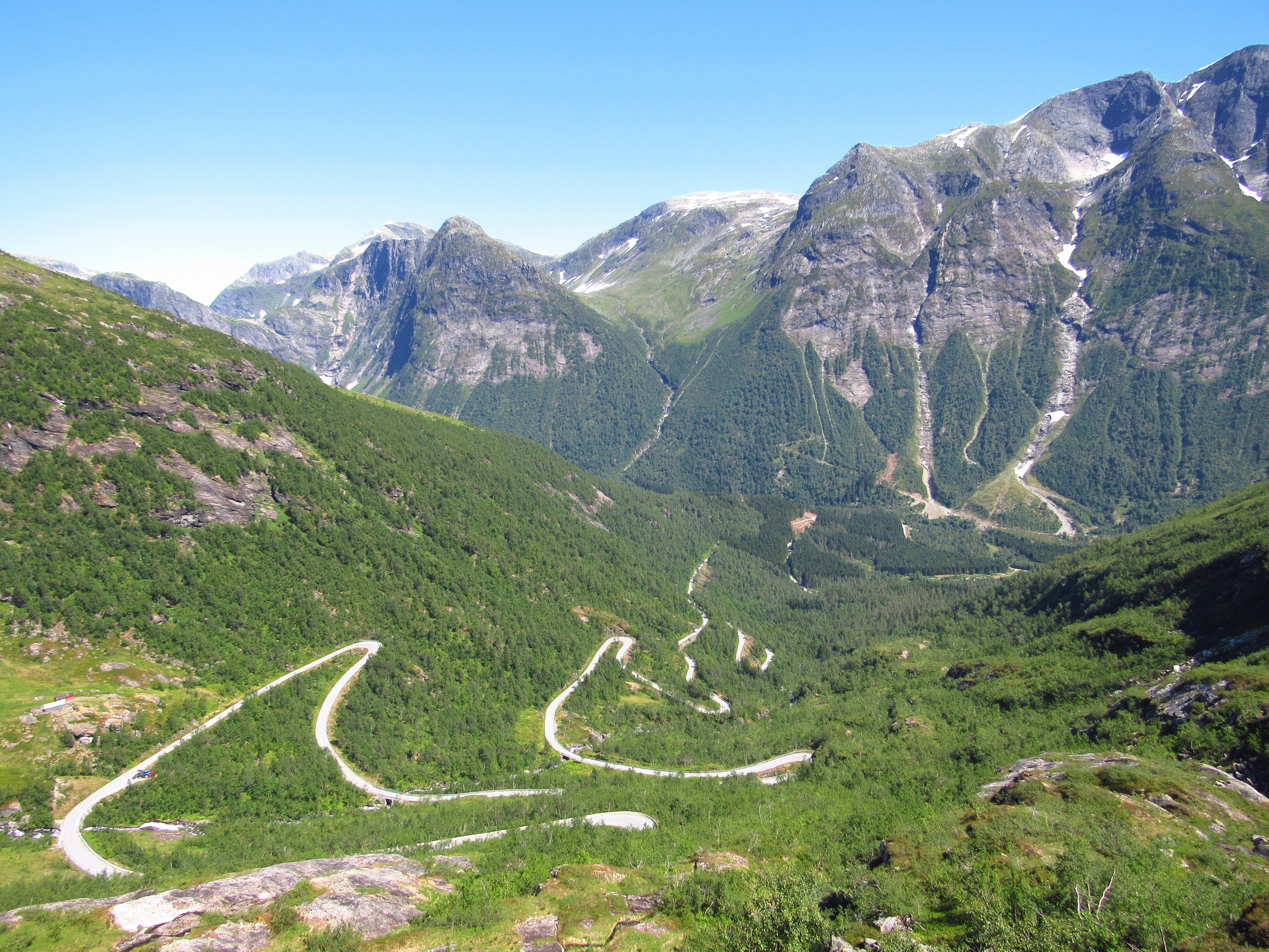 Route 13 entre Dragsvik et Moktog