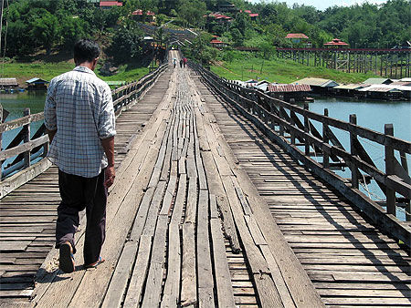 Le plus long pont de bois au Monde en Isan Est de la Thailande